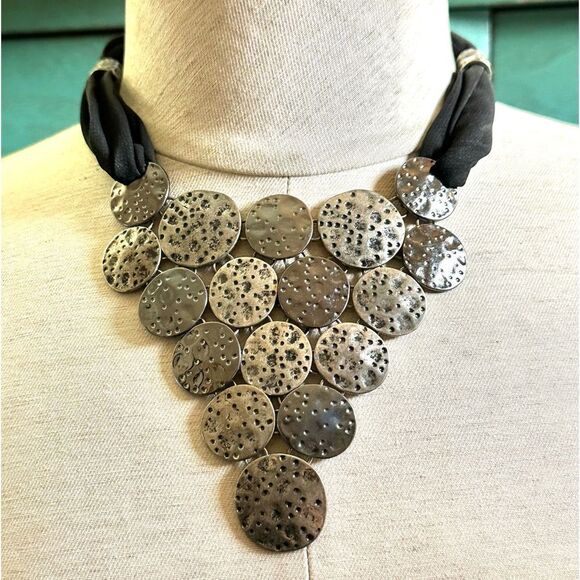 Silver tone statement necklace Jewelry - Silver tone statement necklace